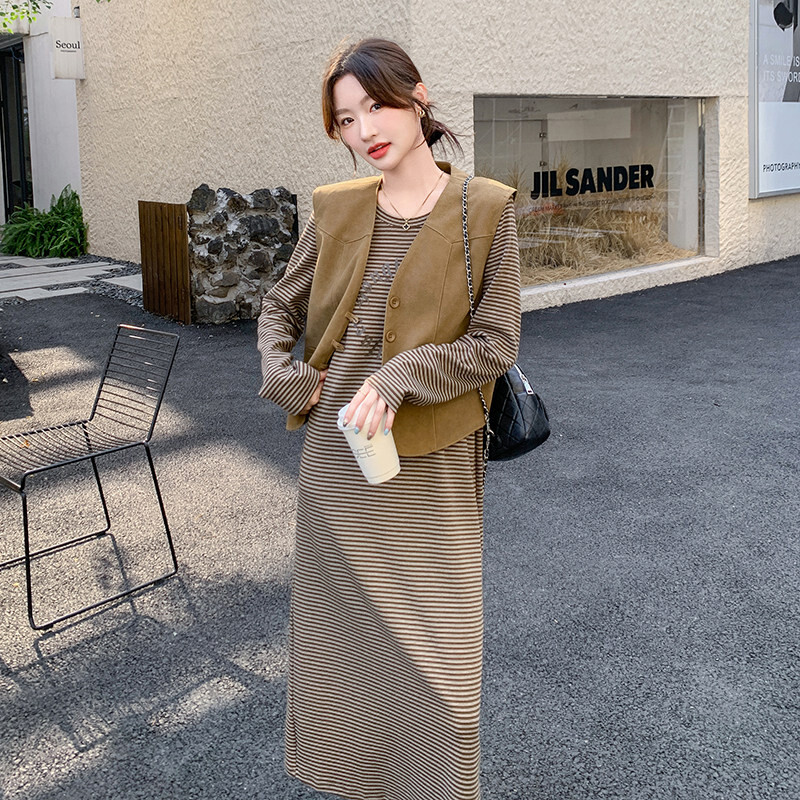 休闲优质冬季条纹背心连衣裙套装女新款慵懒风马夹上衣长裙两件套