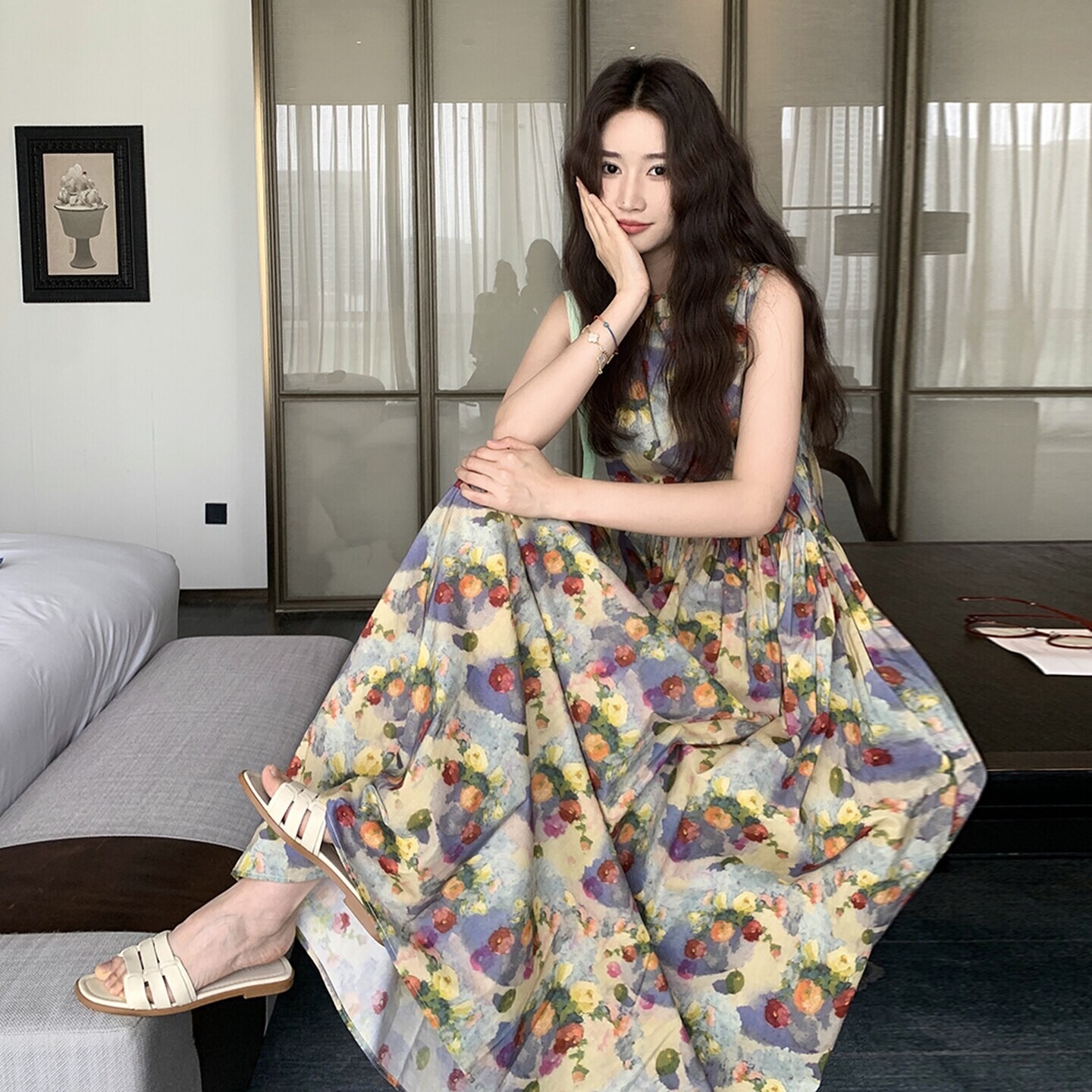 夏季高级感显瘦优质少女风甩热销推荐新款油画印花无袖连衣裙女