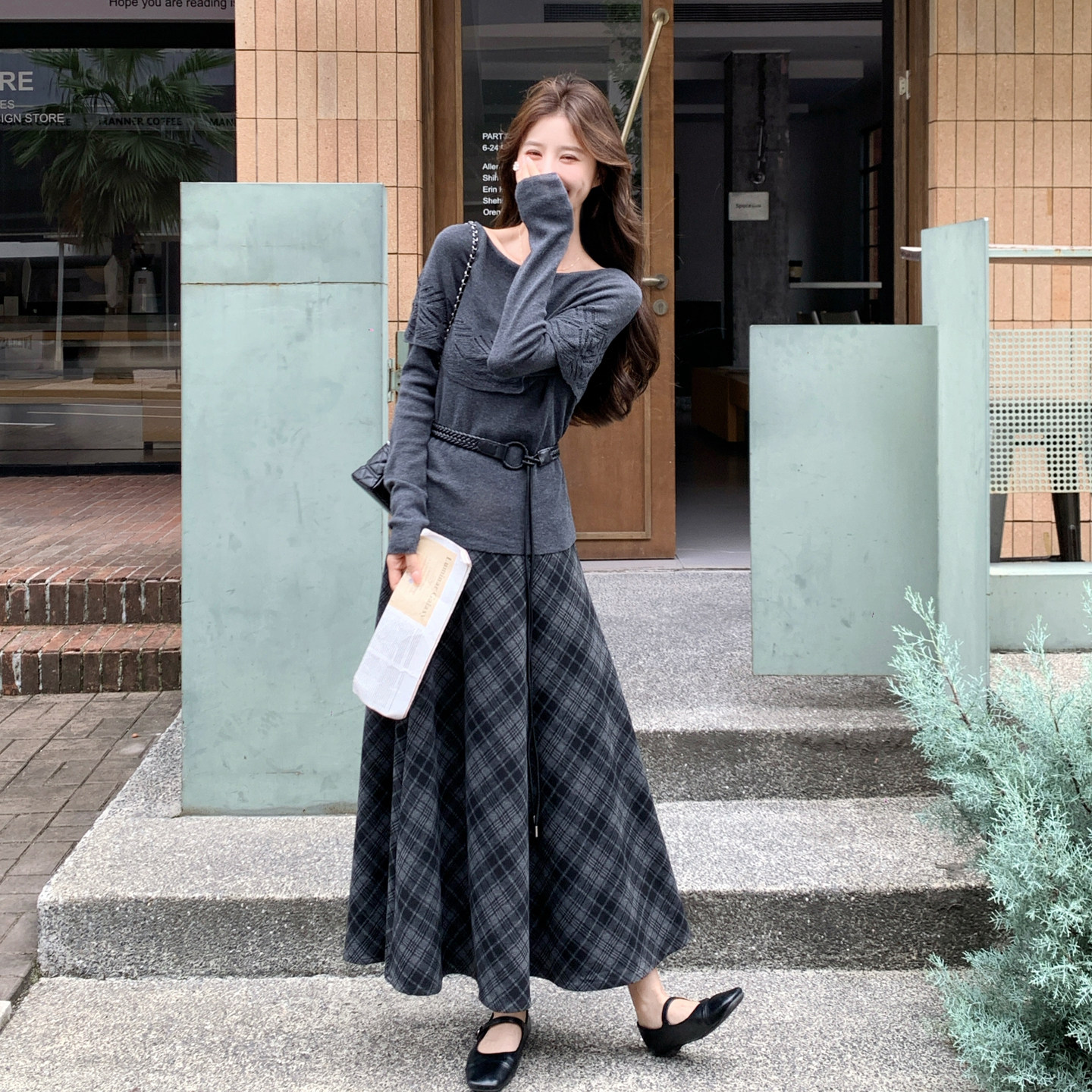 早秋温柔风两件套女一字披肩针织衫高腰灰格纹垂感大摆半身裙套装
