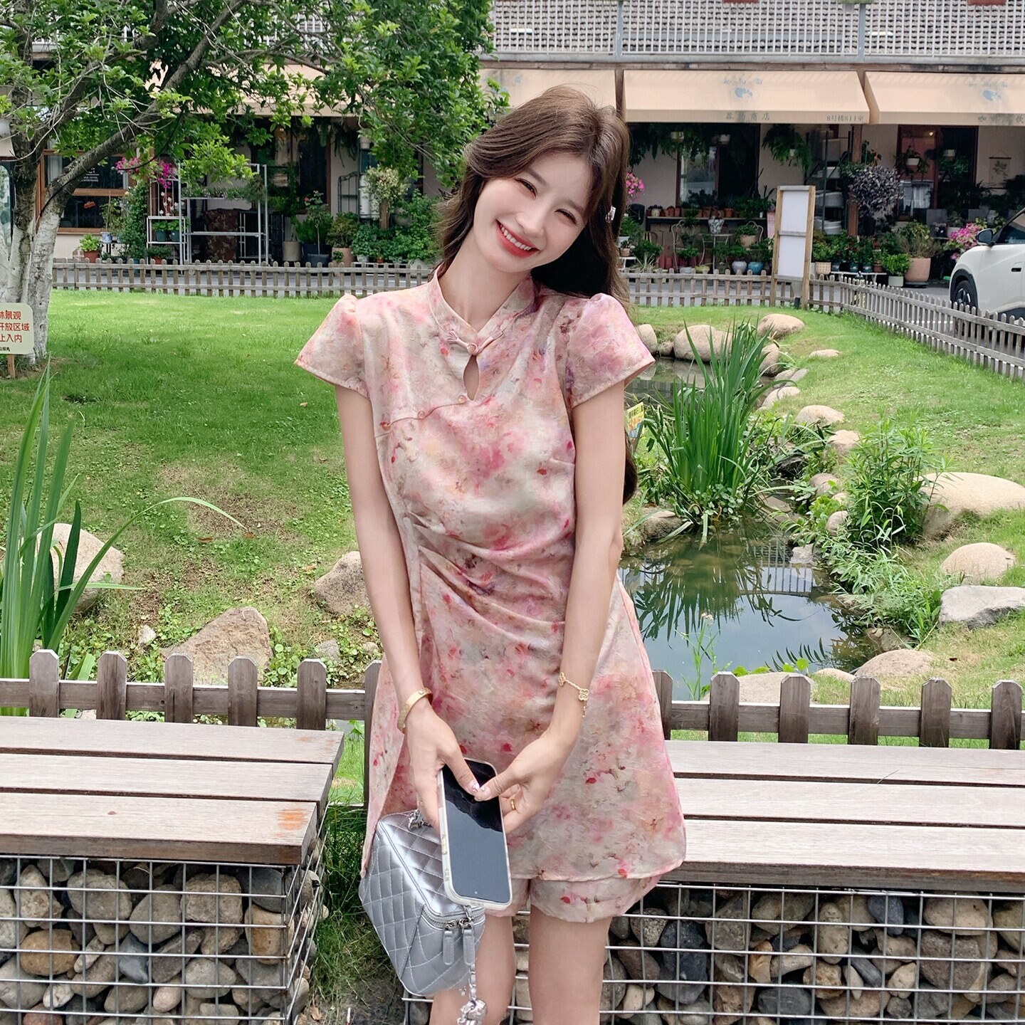 韩系温柔风粉调水墨碎花改良旗袍女夏立领盘扣收腰显瘦短裤两件套