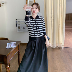 时尚新款套装女黑白条纹针织连帽开衫毛衣女春秋半身裙两件套穿搭