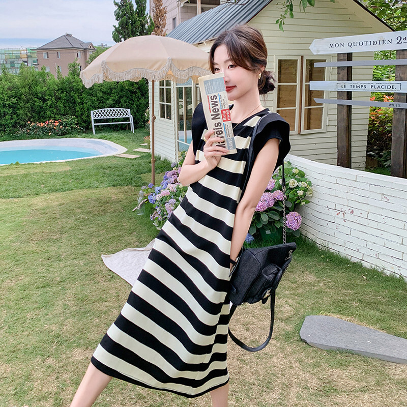 无袖黑白条纹连衣裙2026年夏季聚酯纤维优雅H版型女士修身显瘦