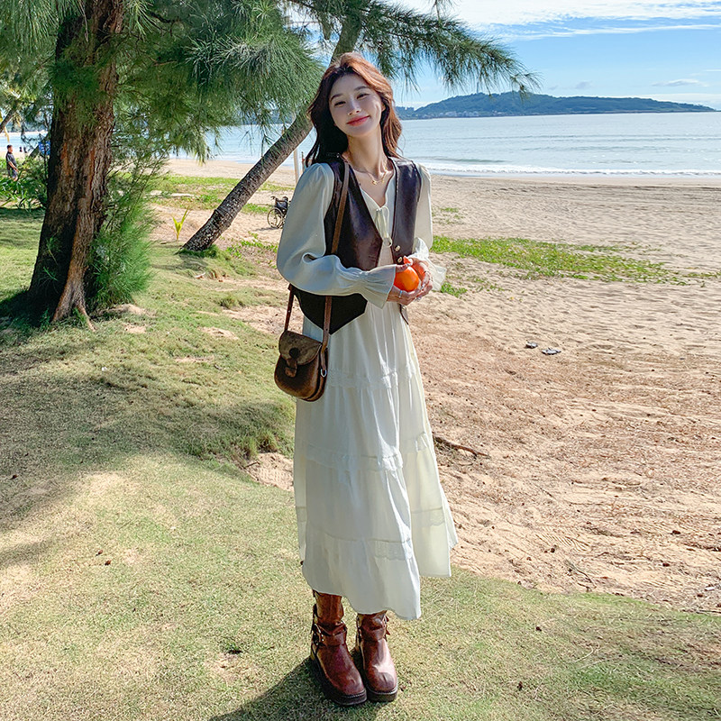 主推女夏宽松新款上市ins风复古大量皮马甲搭白色领连衣裙套装