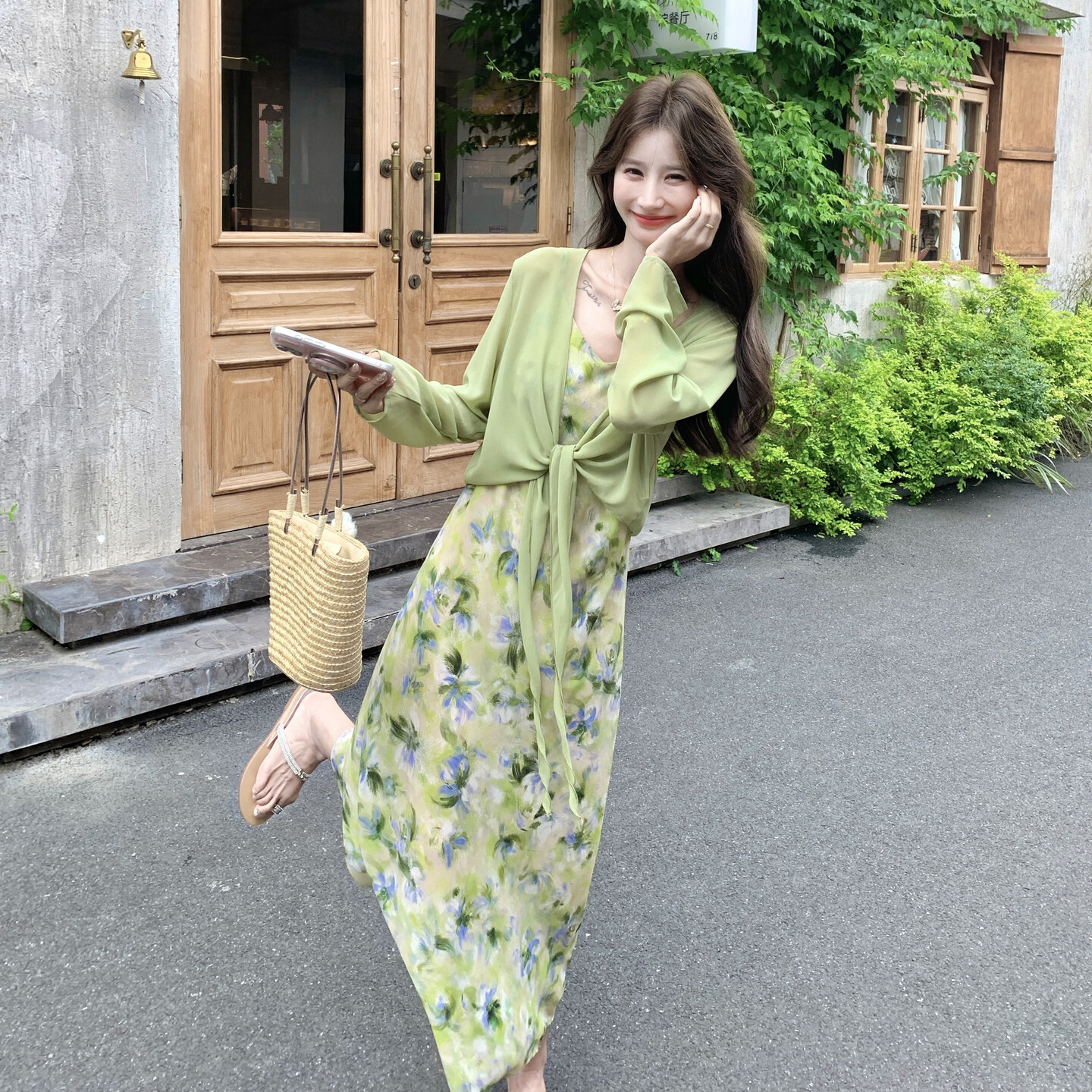 主推新款上市中长款优质防晒爆款度假风绿色两件套小清新连衣裙