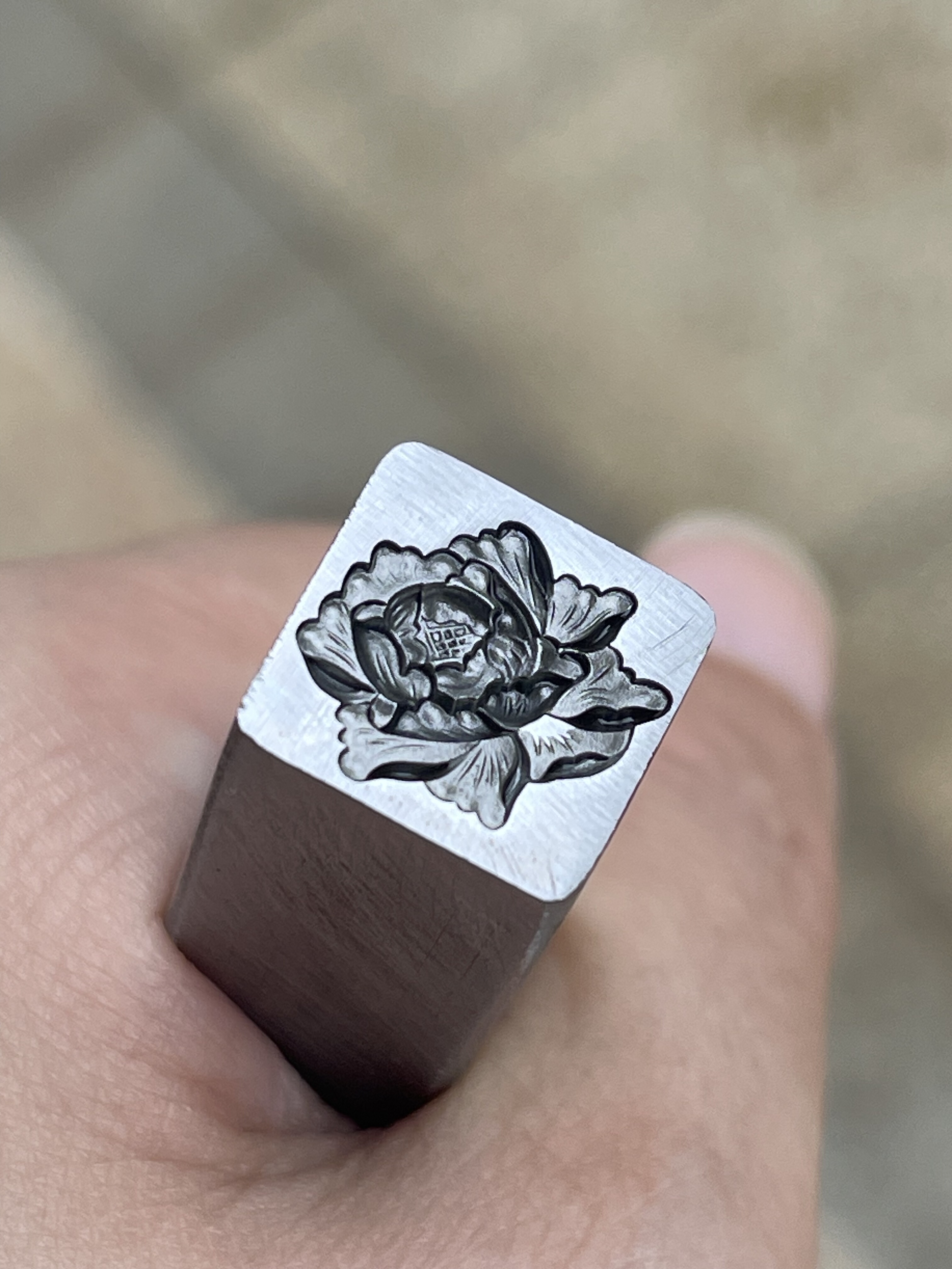 CNC精雕花开牡丹花瓣古法吊坠浮雕钢印国潮吉言钢印立体打金工具