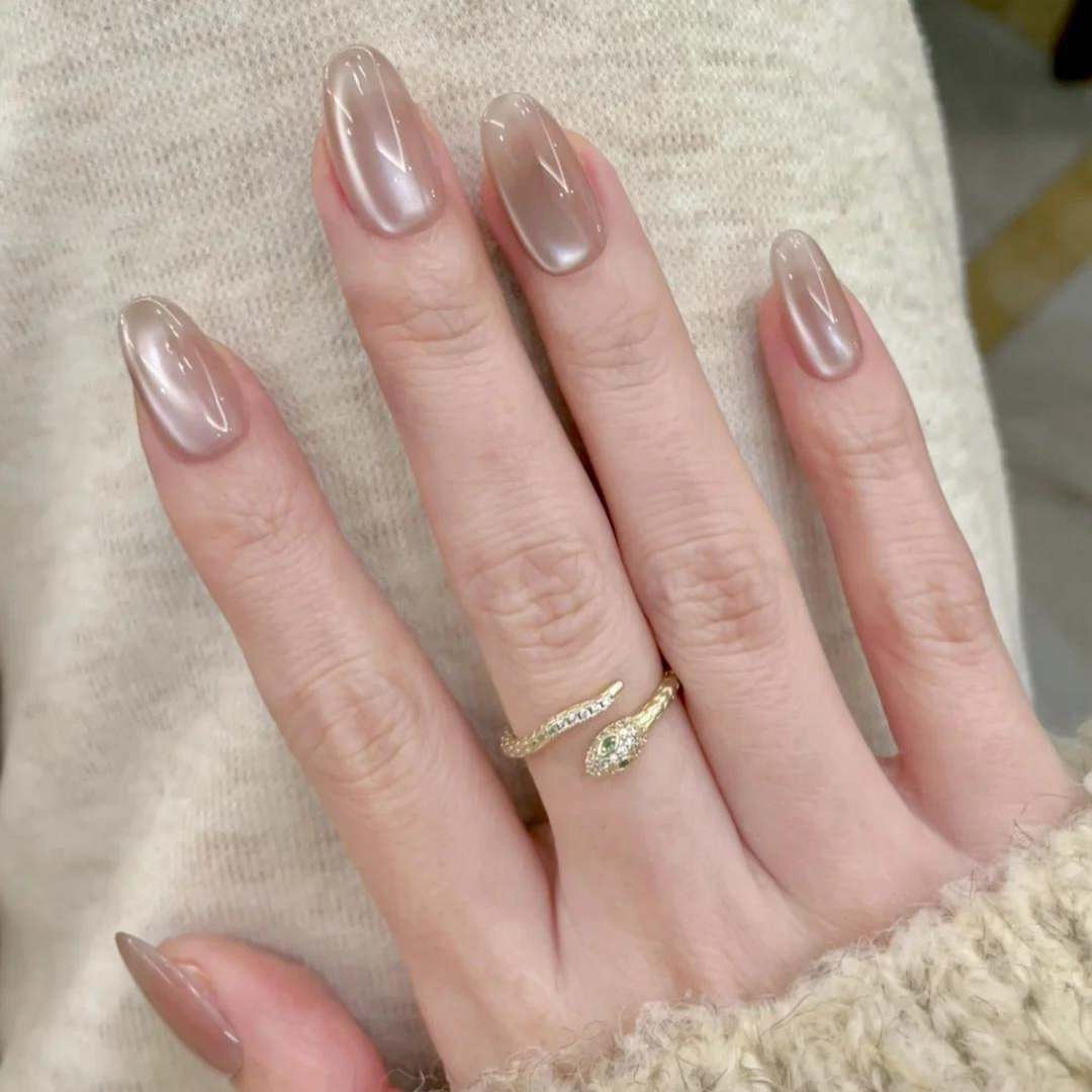 纯色猫眼手工穿戴甲显白短杏仁中