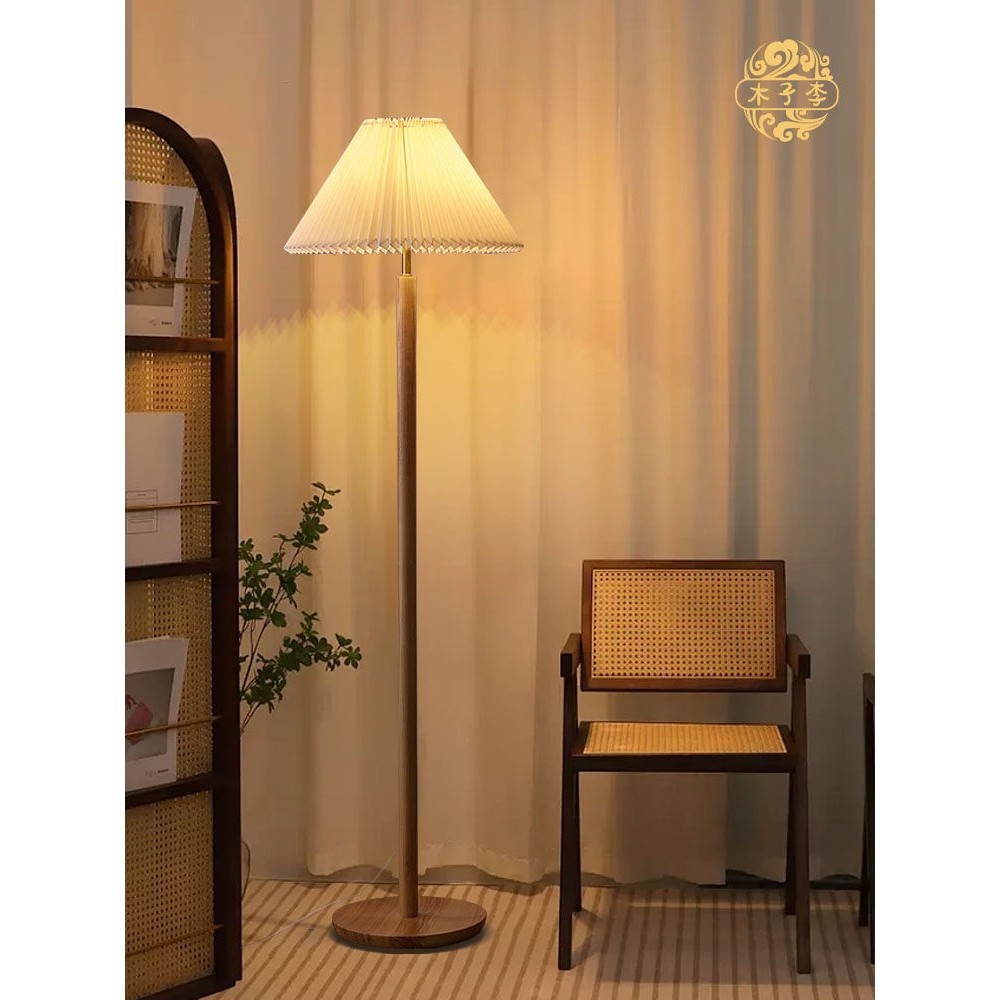 北欧实木落地灯ins风简约客厅卧室床头灯日式高级感百褶立式台灯