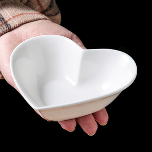 陶瓷爱心碟白胎心形碟小吃碟酱油碟小食碟白瓷心型多用途小瓷碟仔