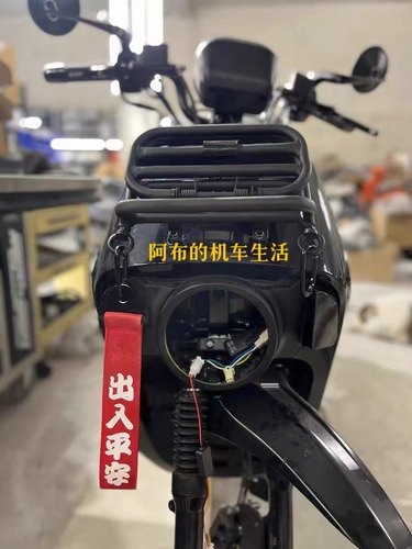 经典翻折结构，预留射灯接口