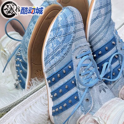 阿迪达斯三叶草女子薄底运动鞋