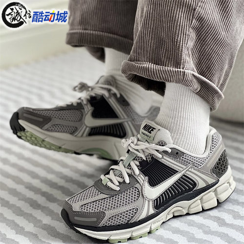 Nike耐克女鞋2026春季新款ZOOM VOMERO复古运动跑步鞋 FB8825-001