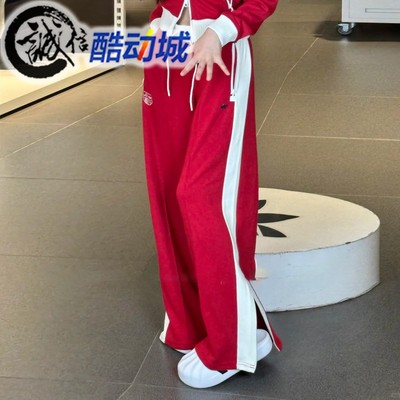 阿迪达斯三叶草女子2025秋季新款复古红色休闲运动宽松长裤KG8220