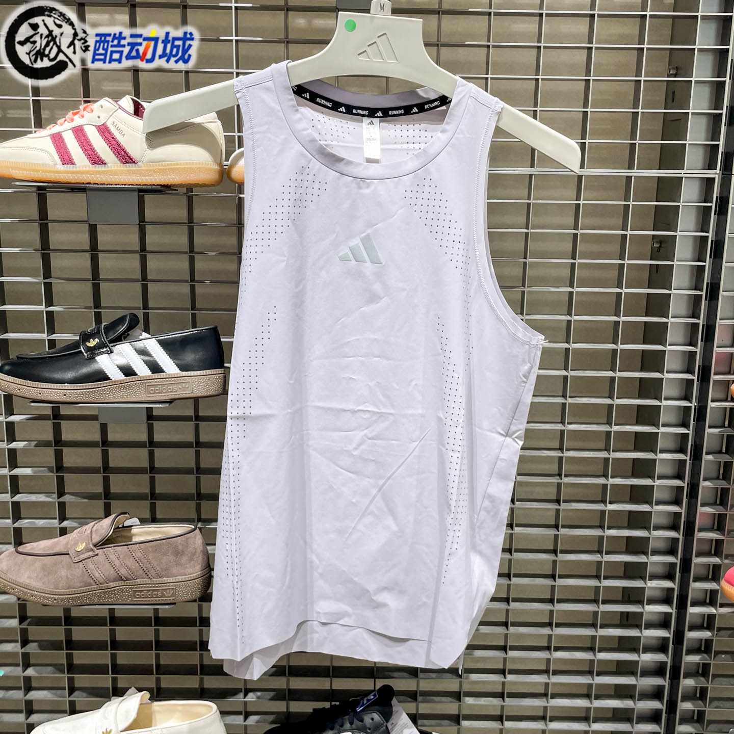 阿迪达斯女子2026秋新款速干网眼透气跑步运动圆领无袖背心KQ8645