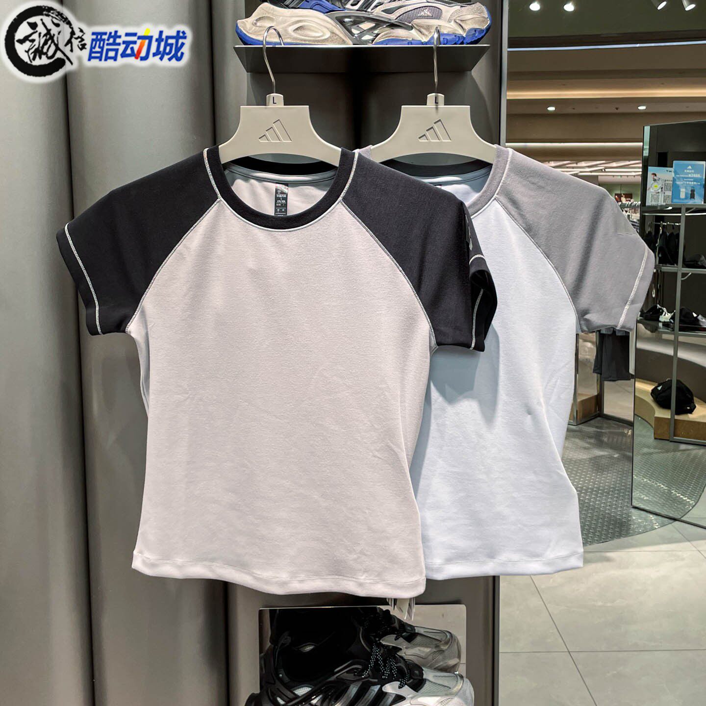 Adidas阿迪达斯女装2026夏新款百搭运动休闲短袖T恤KZ5450 KZ5451