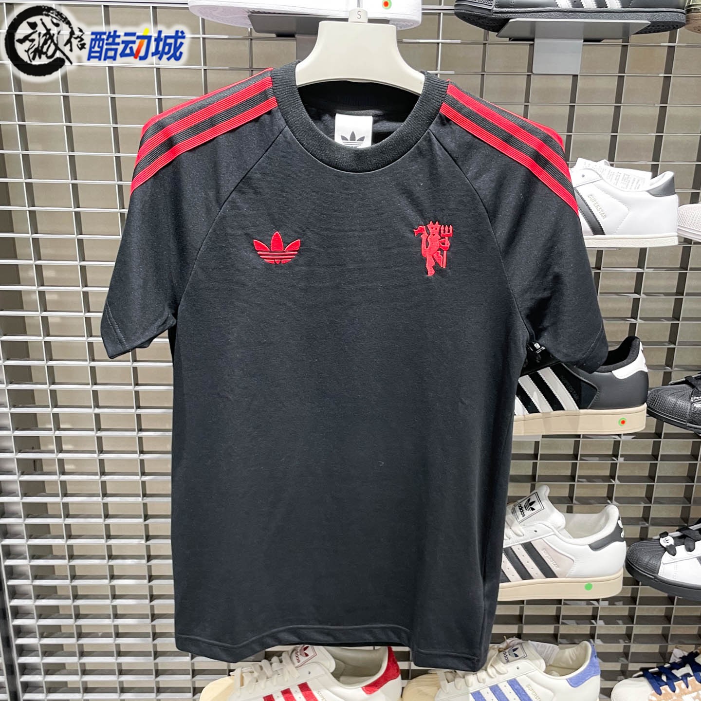 阿迪达斯三叶草男子2026年秋新款复古足球文化修身短袖T恤 KY9471