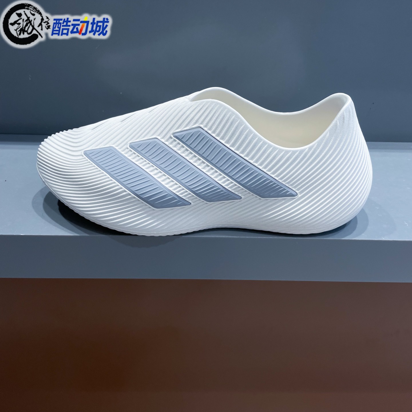 Adidas阿迪达斯男女鞋2026夏新款稳定缓震回弹运动休闲凉鞋LC1223
