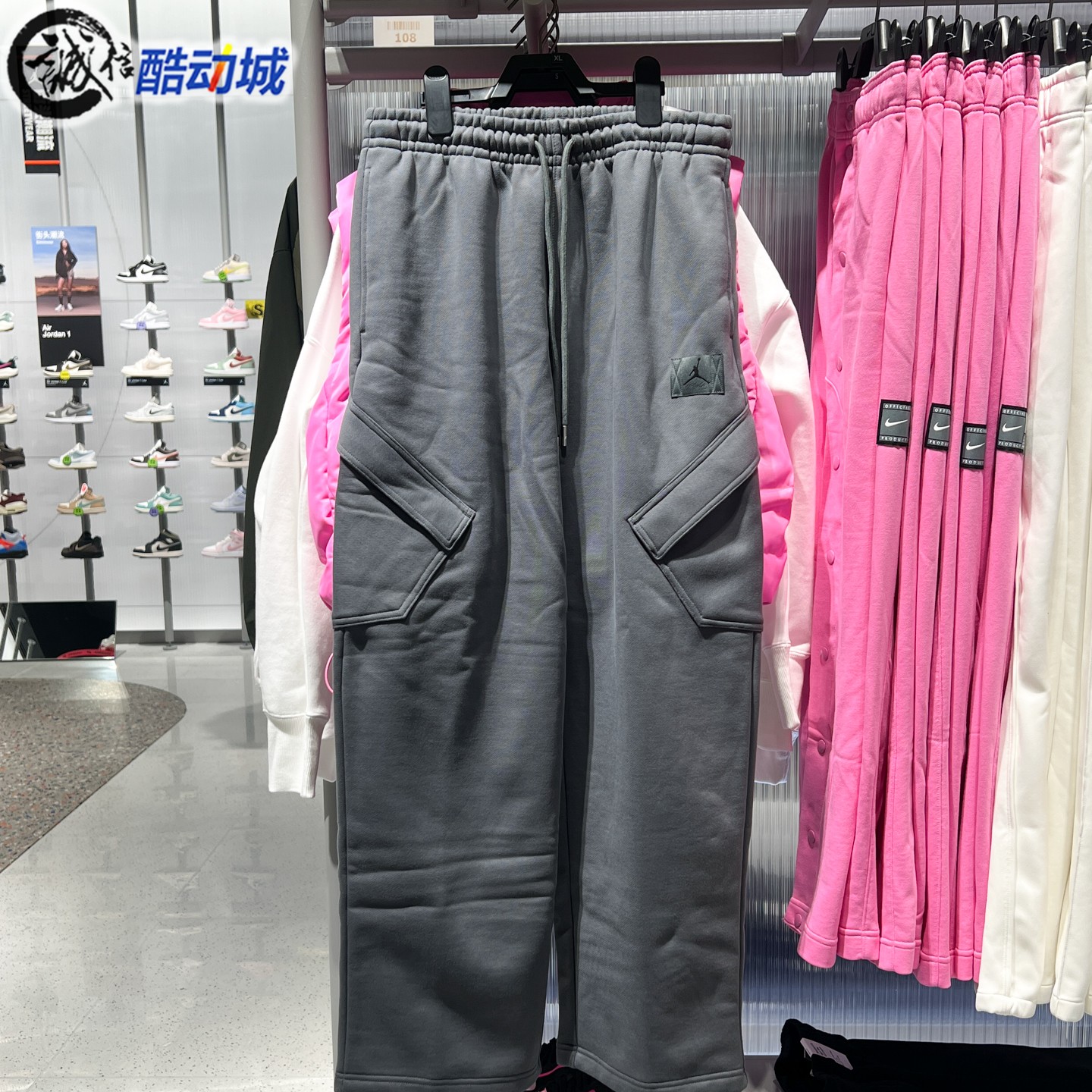 Nike耐克2025冬季新款Jordan男子经典加绒宽松直筒长裤HV9682-068