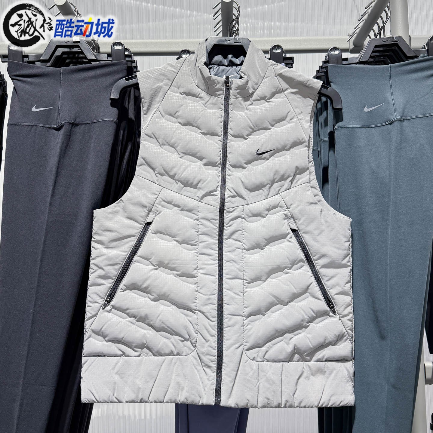 Nike耐克2025冬男子保暖梭织立领外套反光跑步运动马甲IM6279-027