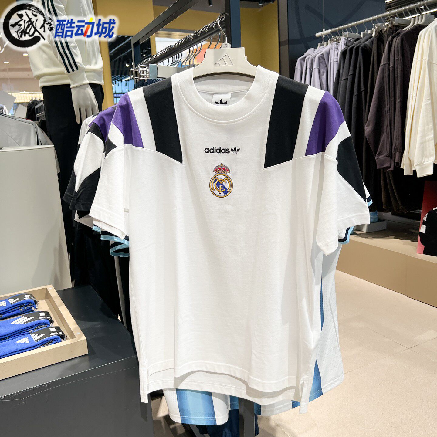阿迪达斯三叶草男子2026年新款皇马足球文化短袖T恤 KG2988KG5375