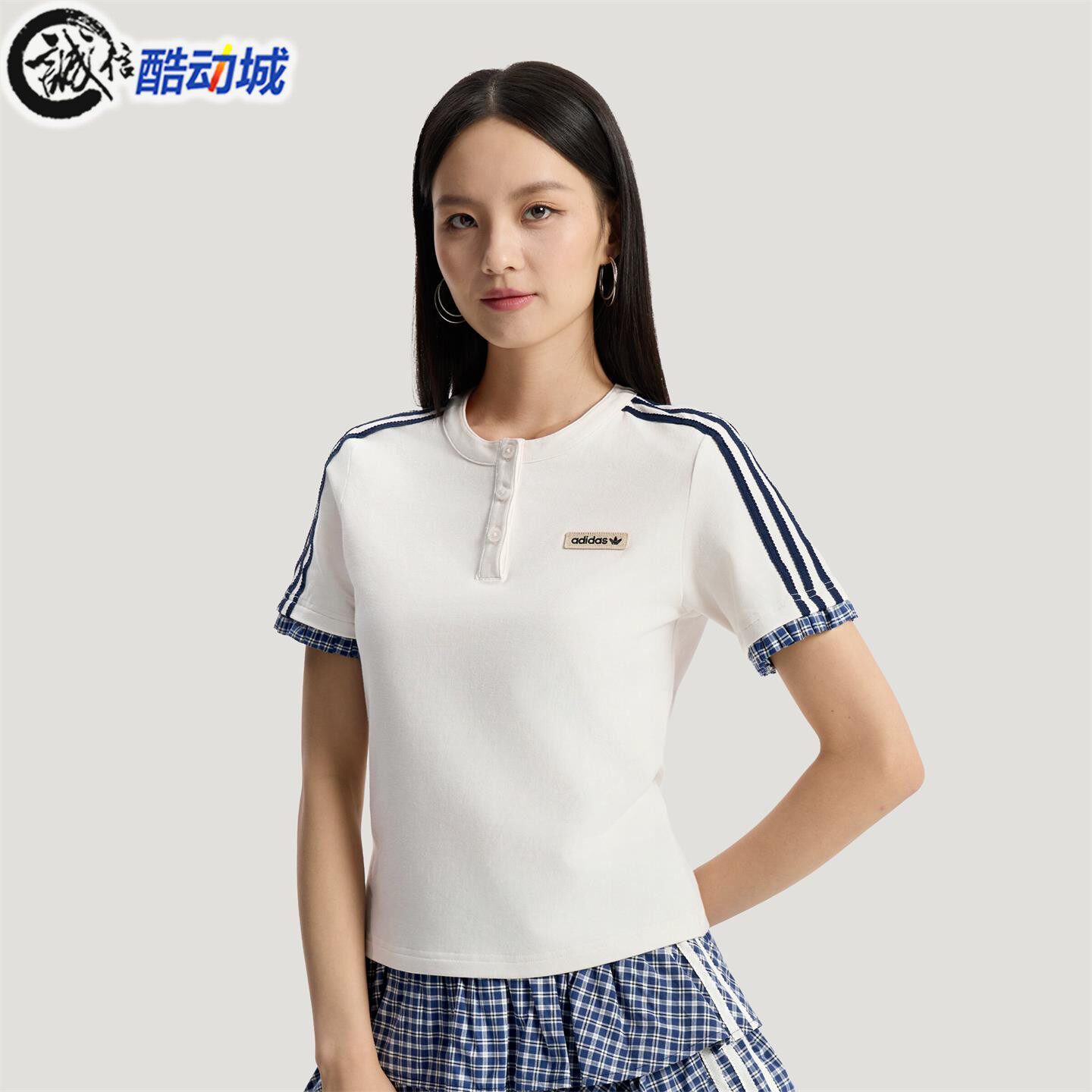 阿迪三叶草女子元气轻活风T恤