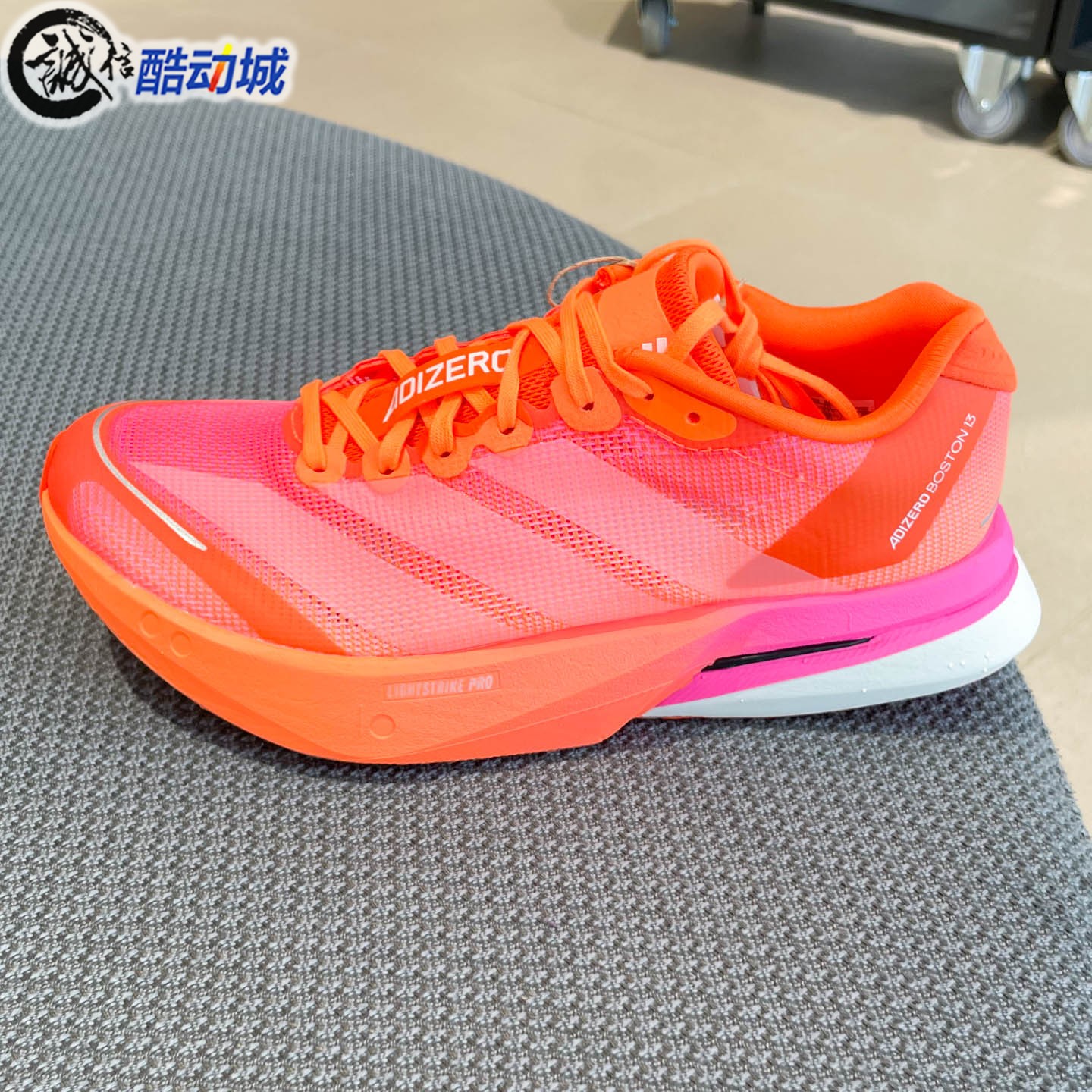 Adidas阿迪达斯男女鞋ADIZERO BOSTON 13超轻玻纤柱跑步鞋 LB8524