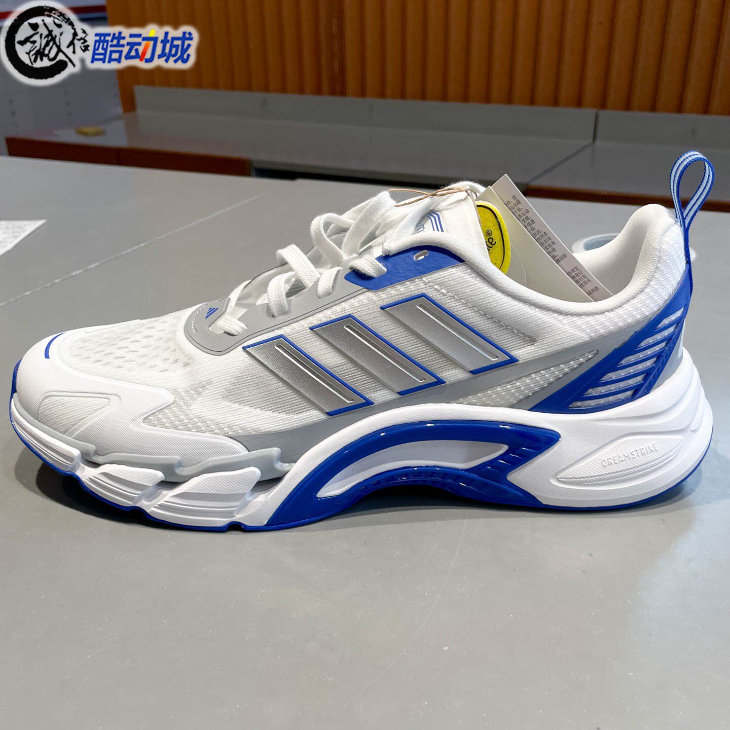 Adidas阿迪达斯男子2026夏新款超轻透湿排汗网眼透气跑步鞋KJ1703