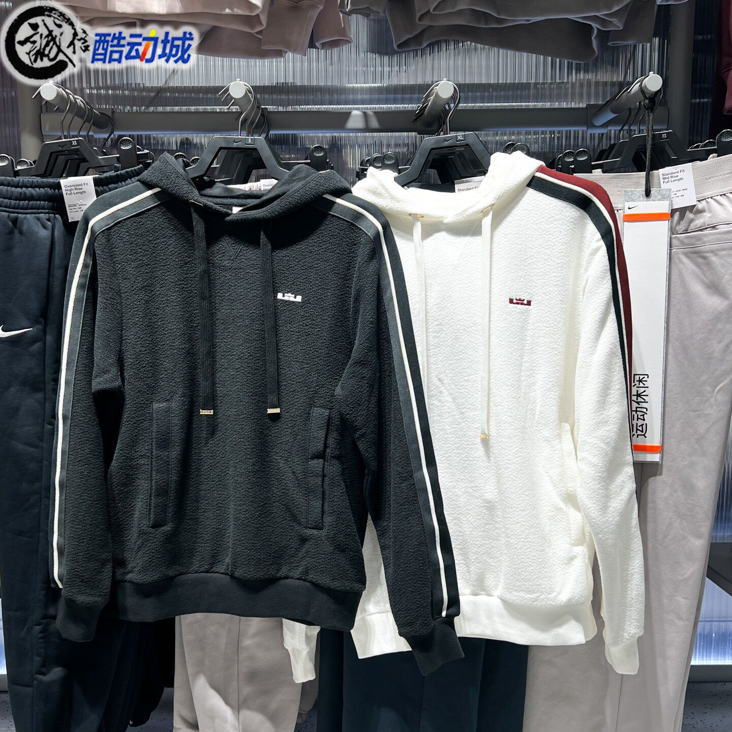 耐克男子2025冬新款詹姆斯加绒保暖篮球套头连帽衫HV3404-010-133