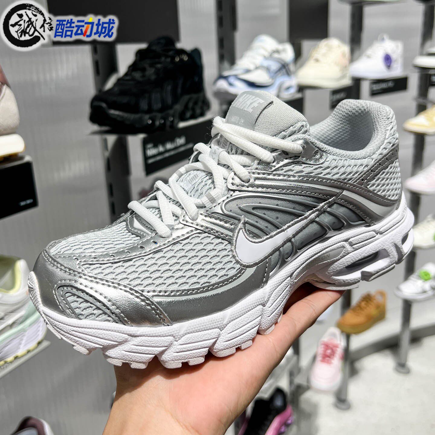 Nike耐克女子夏新款AIR MAX MOTO 2K千禧风运动老爹鞋 HQ2056-011