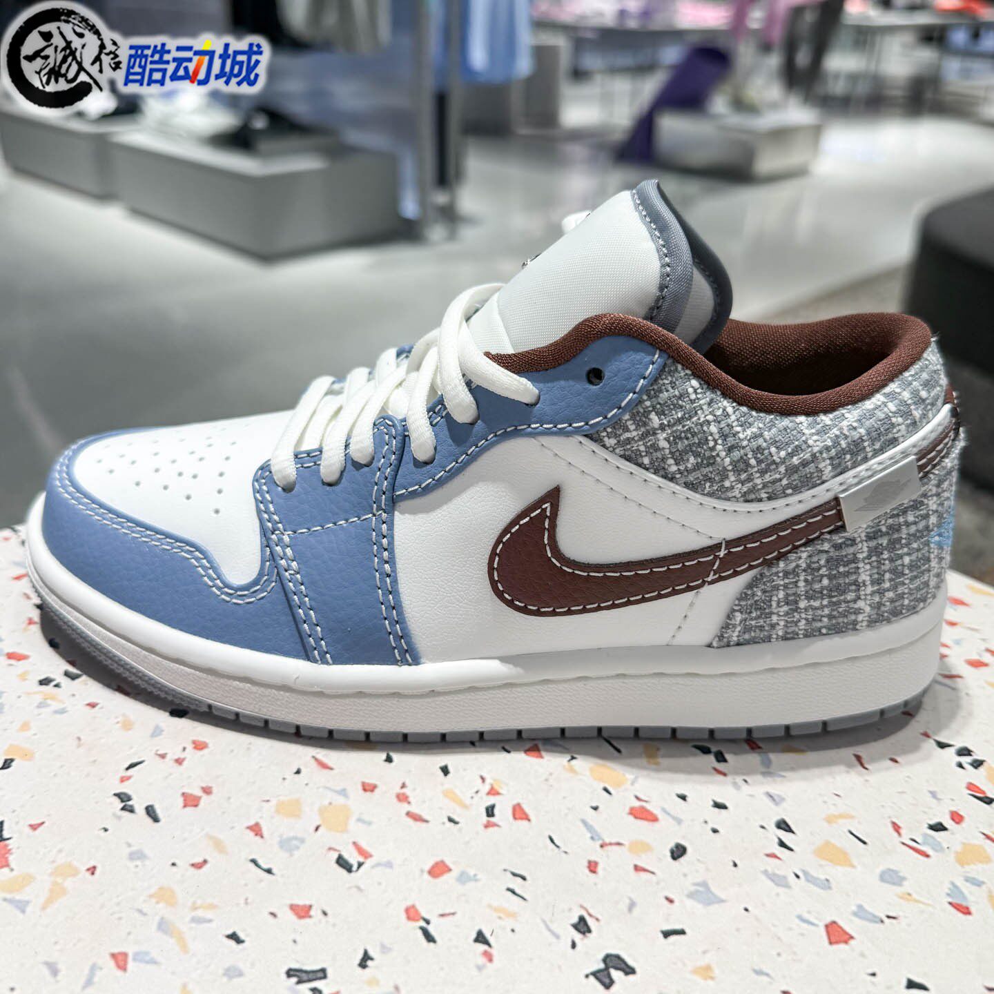 Nike耐克女子2026年冬新款AJ1简约百搭拼接缓震篮球鞋 IZ6154-121