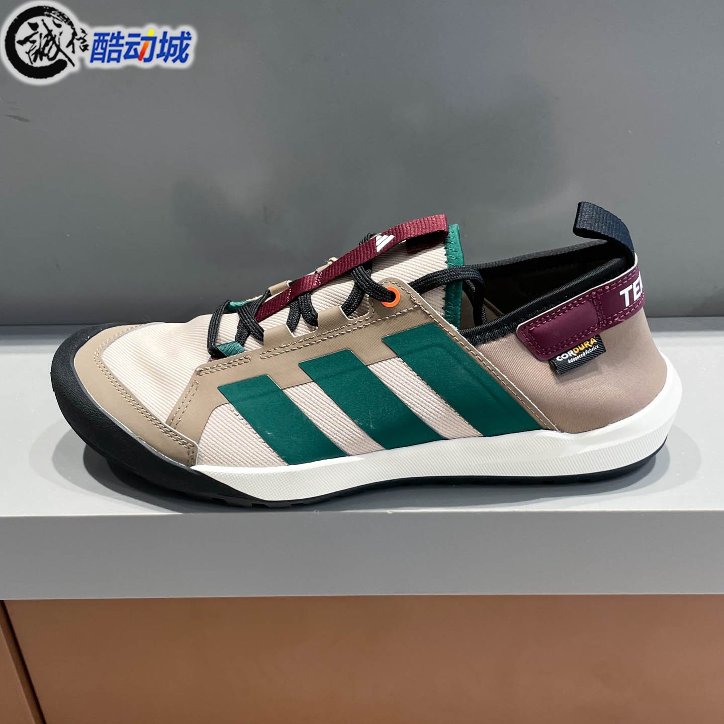 Adidas阿迪达斯男子2026秋新款户外旅行防滑耐磨运动徒步鞋KH6691