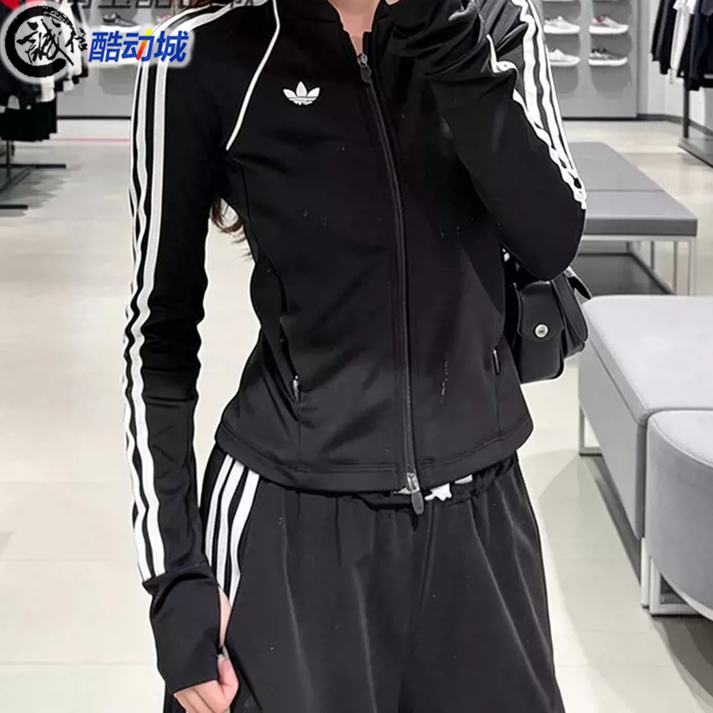 阿迪达斯三叶草女子2026年秋新款黑色修身健身训练撸铁外套KT7029