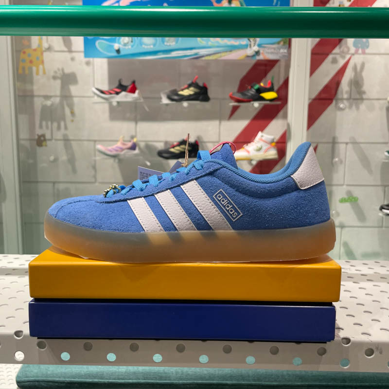 阿迪达斯耐磨防滑女运动T头鞋