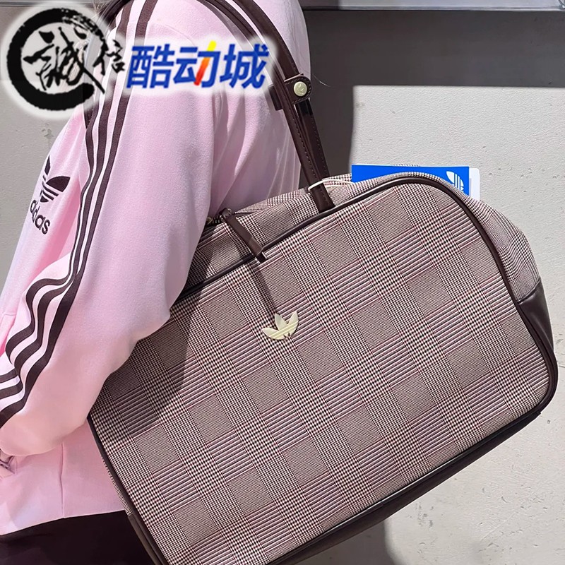 阿迪达斯三叶草格纹运动单肩包