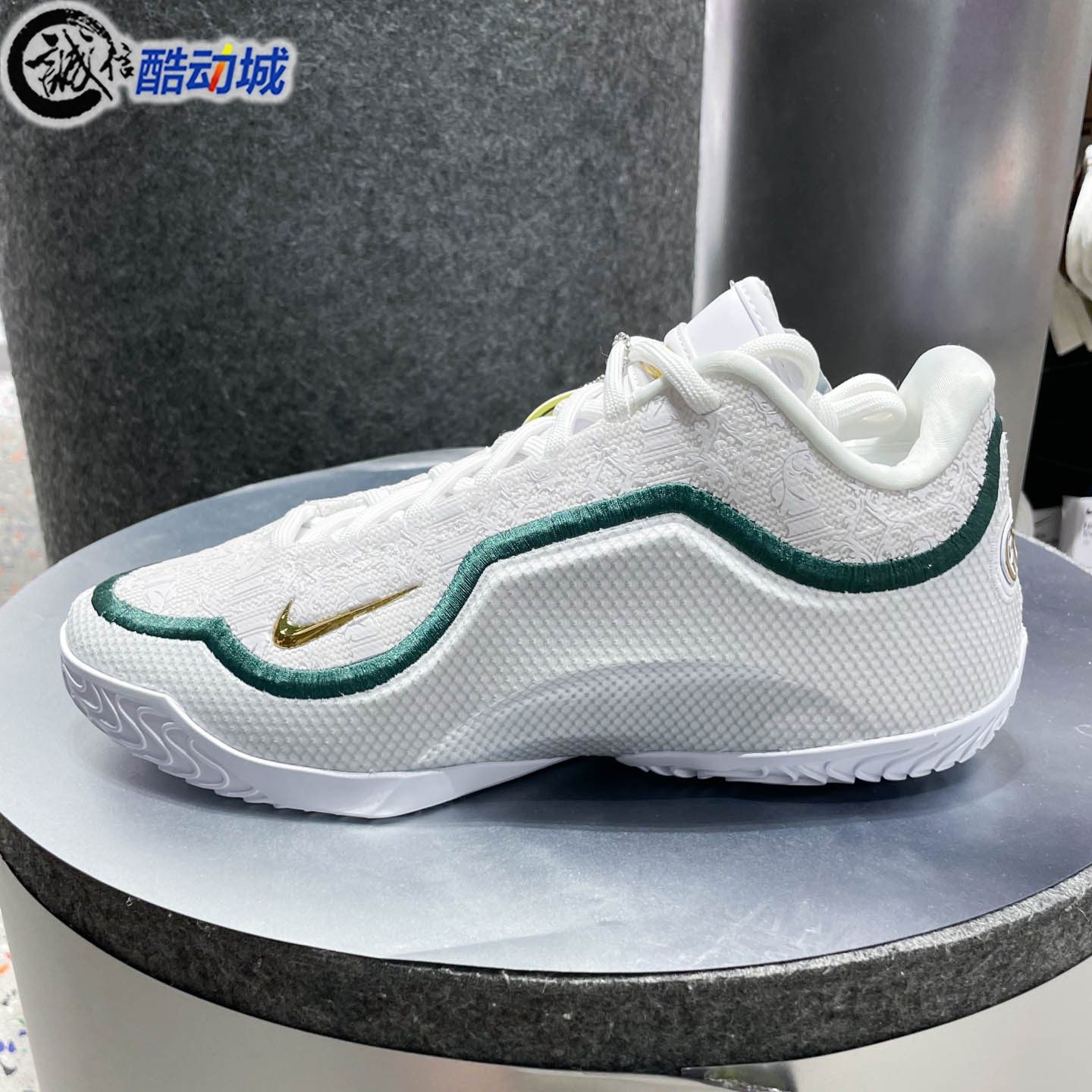 Nike耐克2026春新款詹姆斯男子简约回弹防滑篮球运动鞋IB9563-101