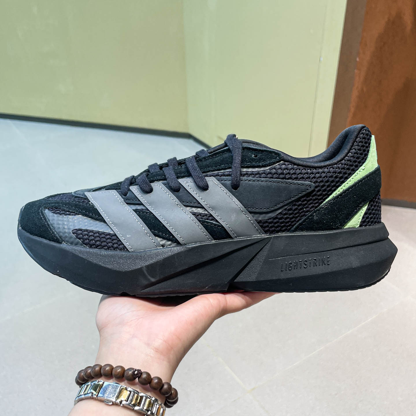 阿迪达斯男子LIGHTBLAZE网眼透气橡胶耐磨运动休闲流光跑鞋JR3465