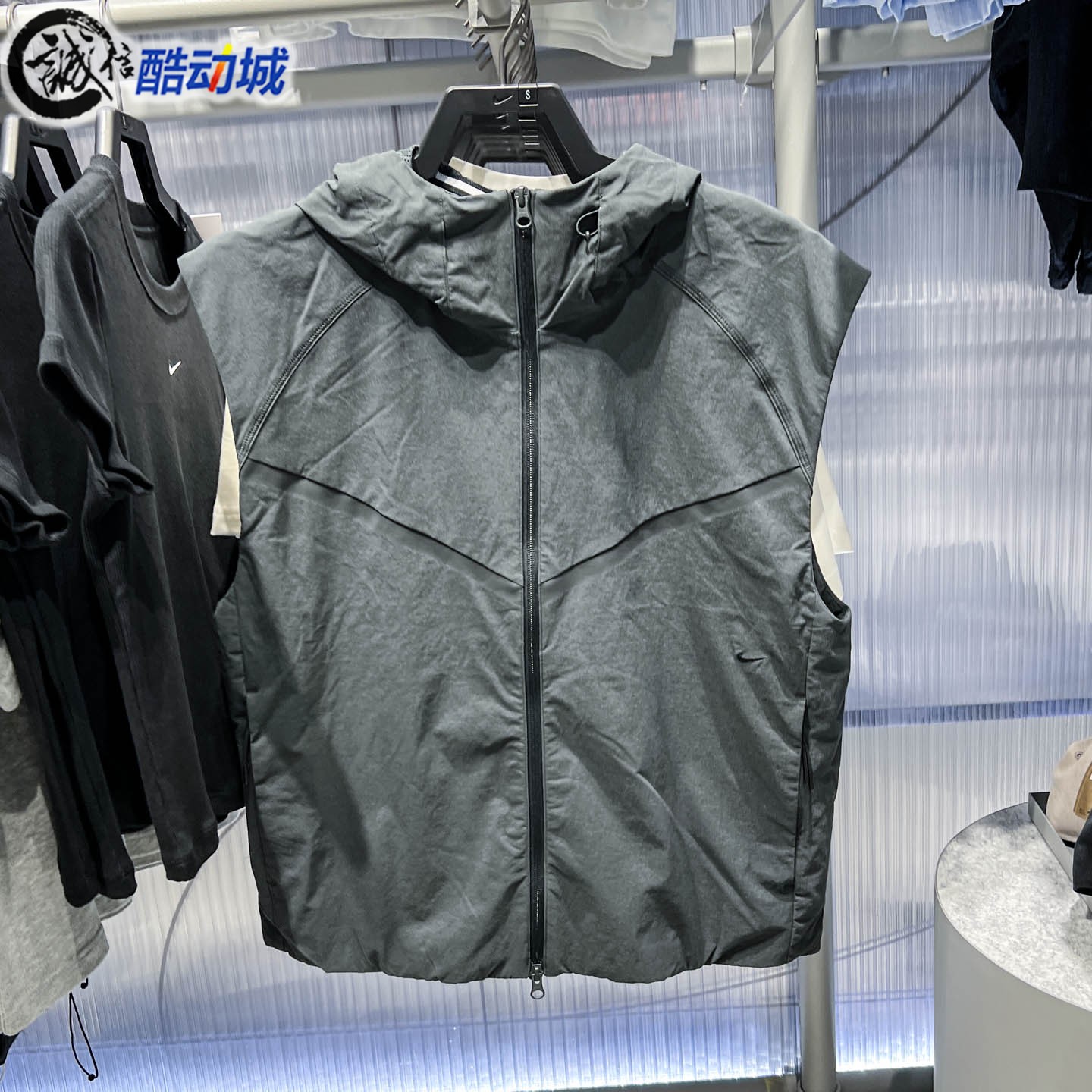 Nike耐克男装2026春新款时尚舒适百搭休闲运动夹克马甲HV0983-060