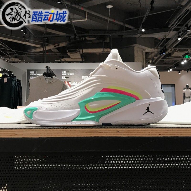 耐克男缓震耐磨东契奇3代篮球鞋