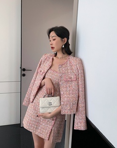 巴尔曼吉娜2023秋冬粗花呢粉色小香风外套长袖吊带裙两件套SP纯原