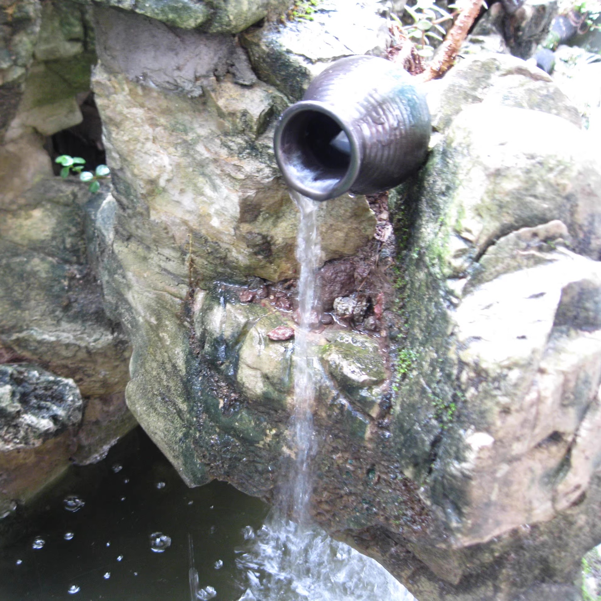 陶瓷复古风创意流水喷水小水壶日式家居流水装饰品水族鱼缸摆件