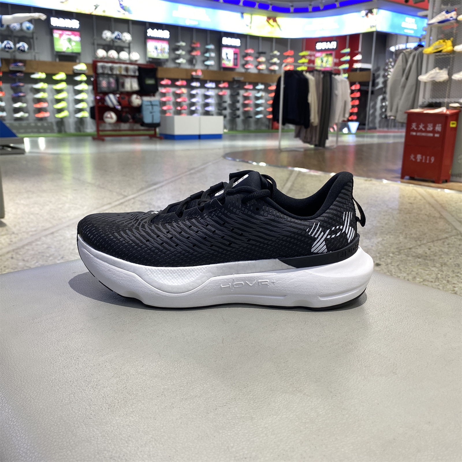 UA安德玛男子跑步鞋夏季轻便网面透气缓震运动休闲旅游鞋3027190