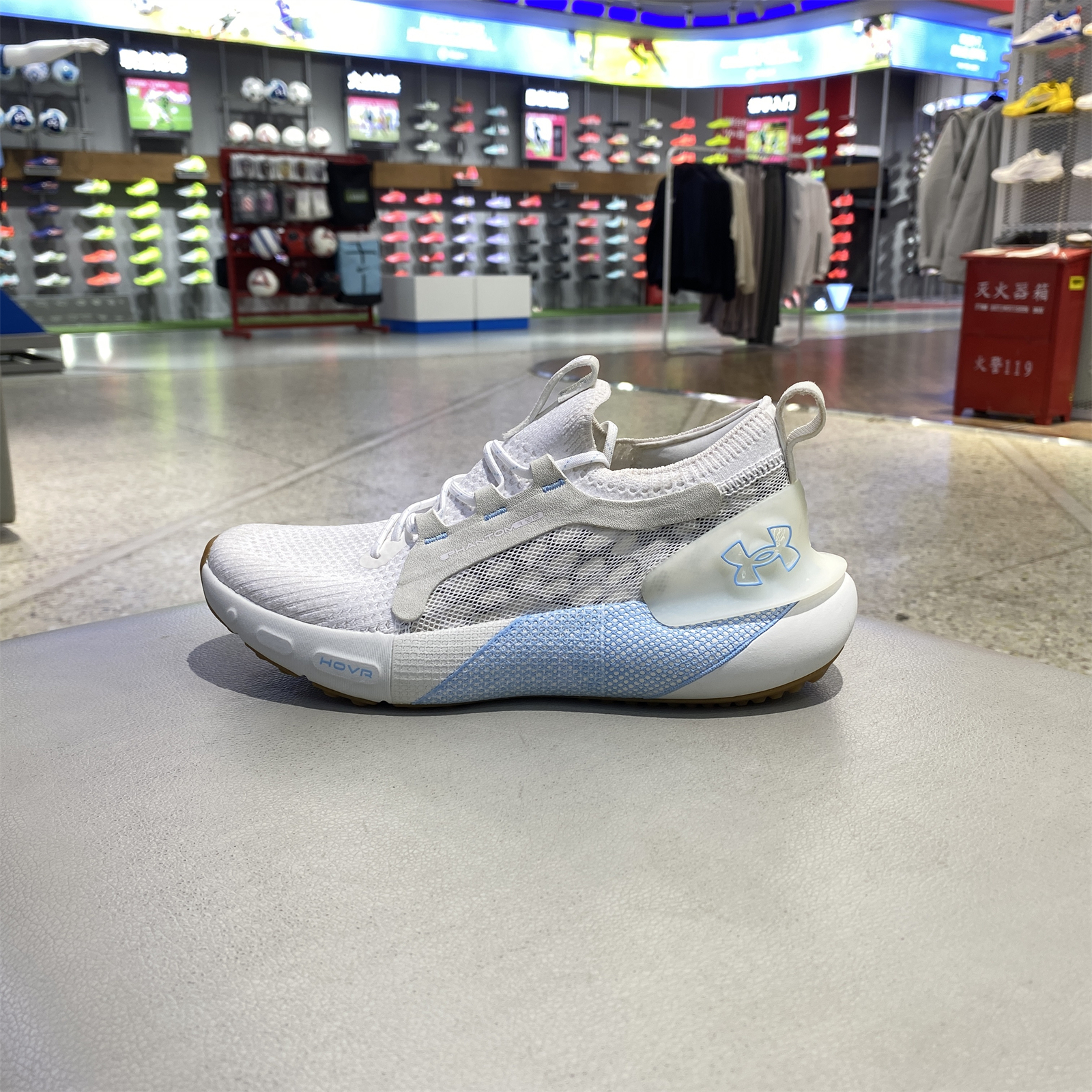 UA安德玛女子跑步鞋春秋轻便训练网面透气运动休闲旅游鞋3026648