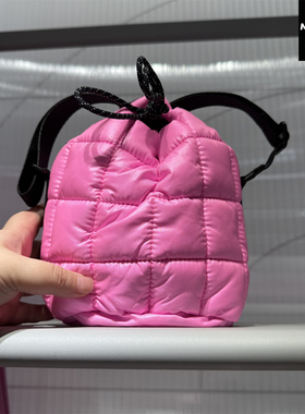 NIKE耐克男女斜挎单肩水桶包MINI运动休闲玫红色手提包HQ6709-606