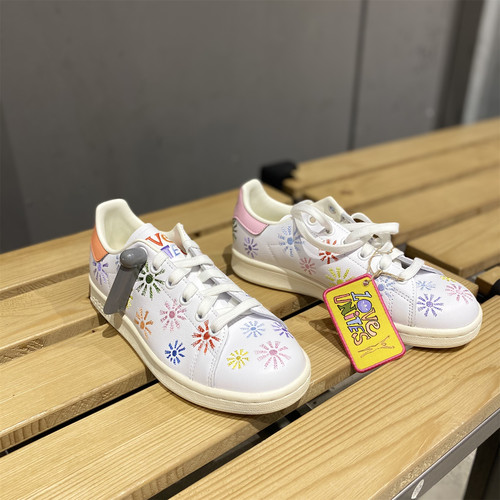 Adidas/阿迪达斯男女运动板鞋