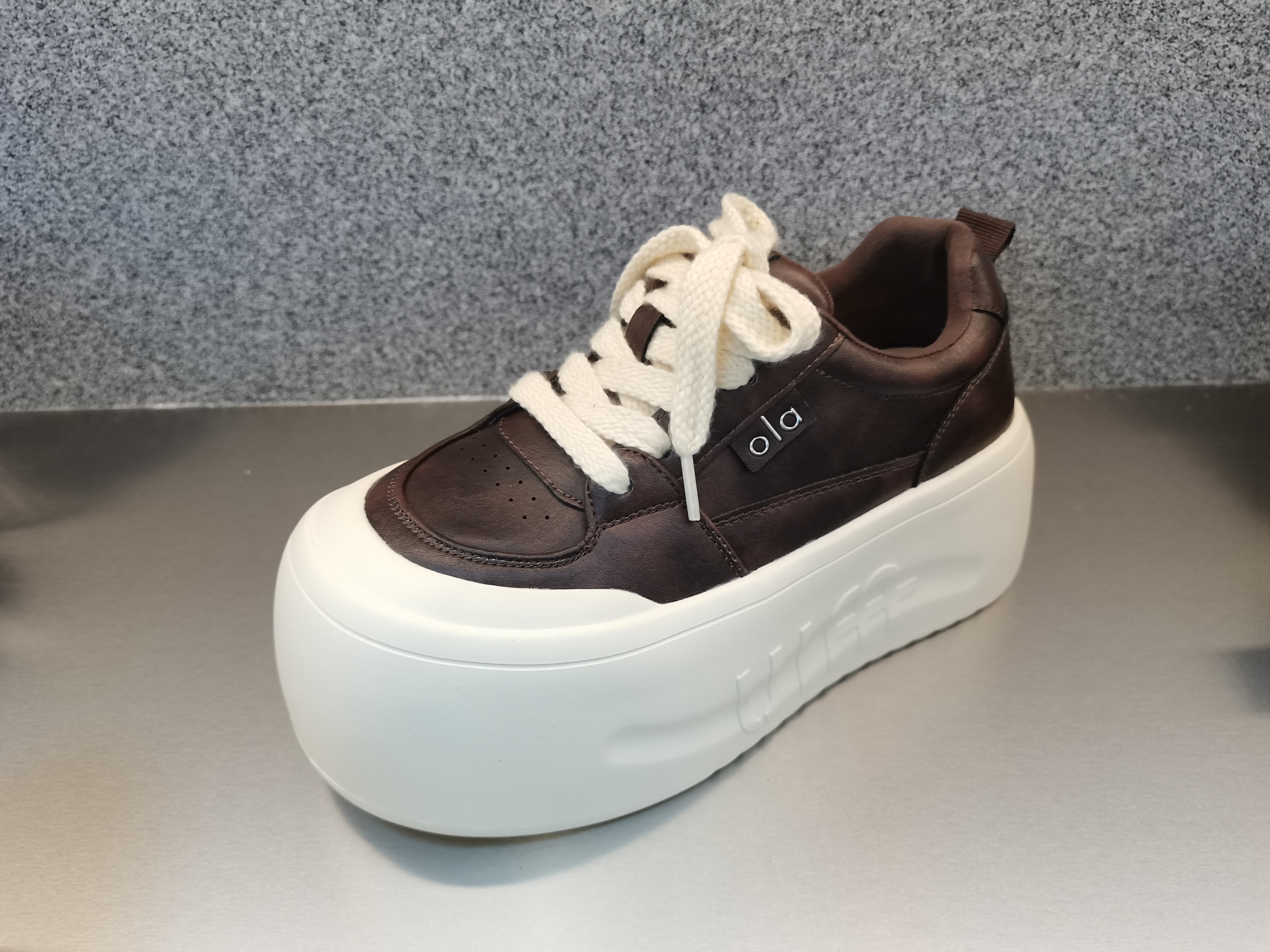 2025秋季真皮女鞋厚底增高单鞋面包鞋校园风小白鞋百搭圆头休闲鞋