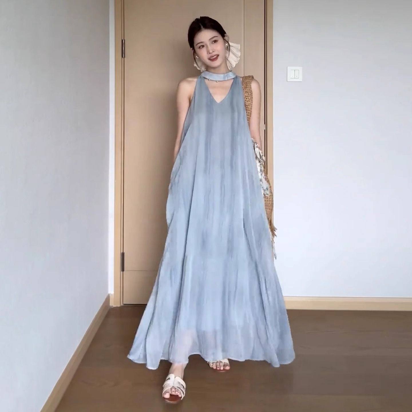 日系森系田园风蓝色挂脖吊带裙
