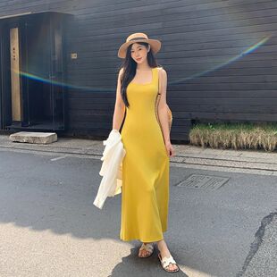 黄色U领针织吊带连衣裙女夏季度假风多巴胺穿搭绝美包臀裙长裙子