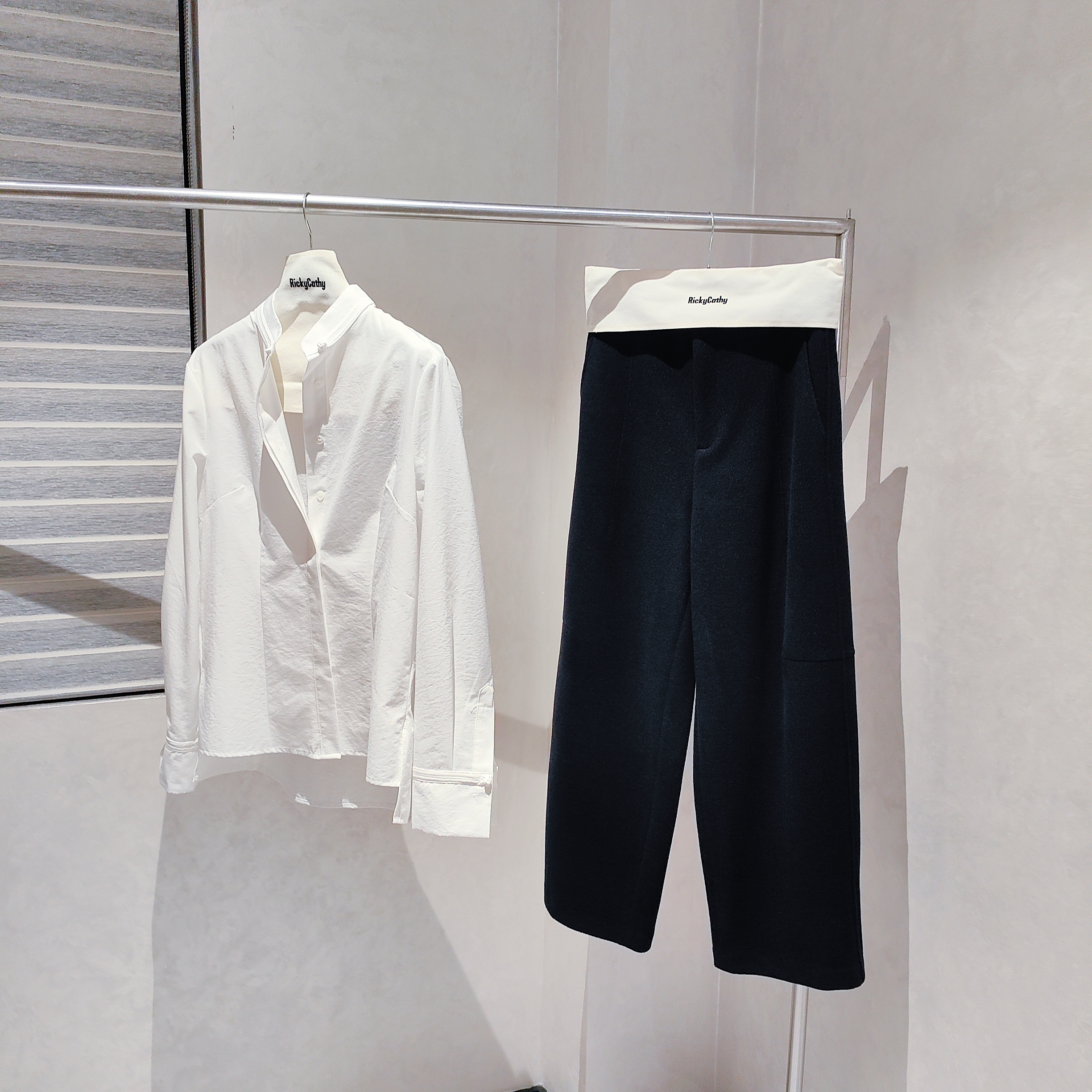 [张艾米]国风盘扣白色收腰衬衫