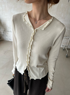 小阿秋温柔天丝木耳边v领长袖打底衫女春修身内搭小个子短款上衣