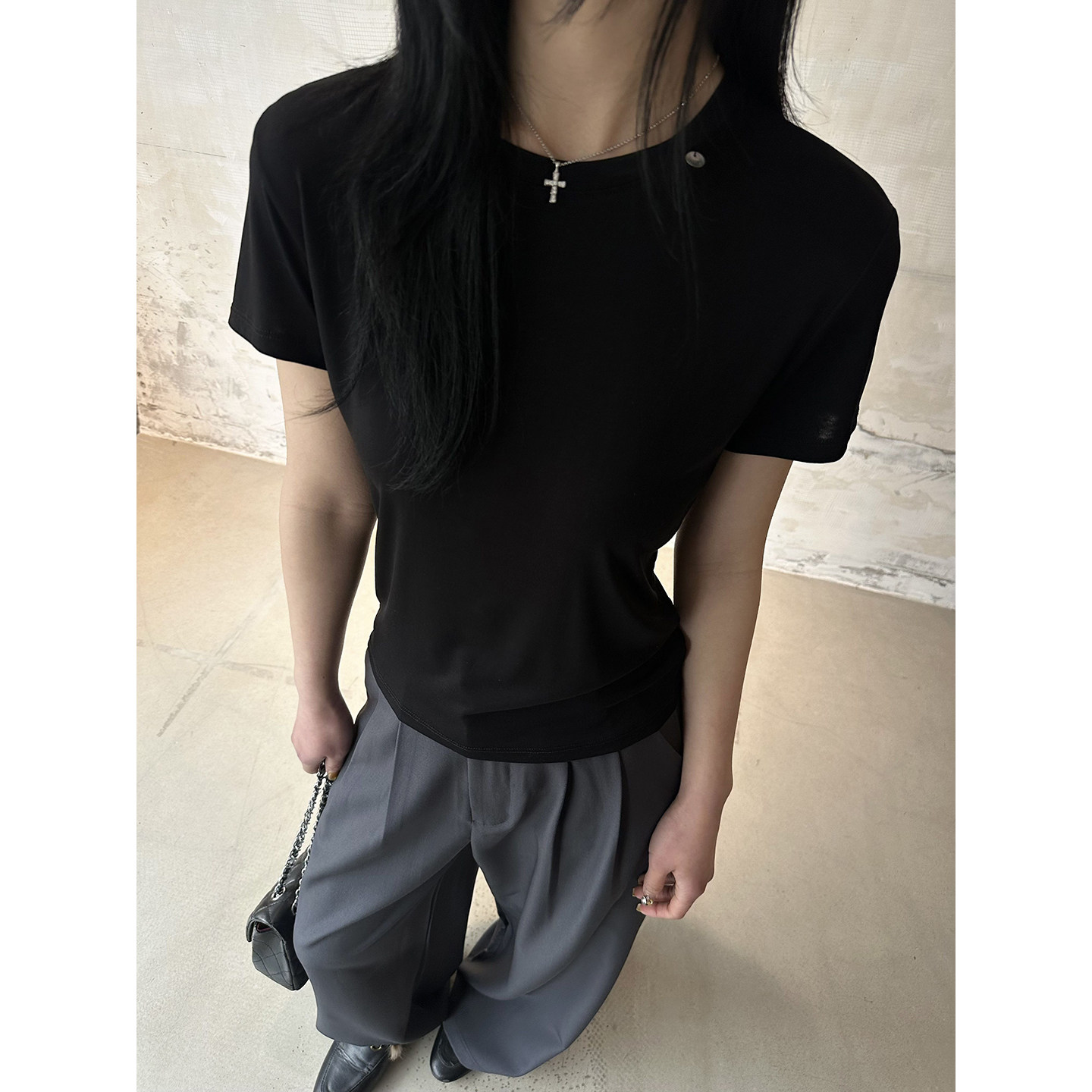 小阿秋天丝贝壳扣百搭休闲纯色圆领短袖T恤女修身弹力内搭打底夏