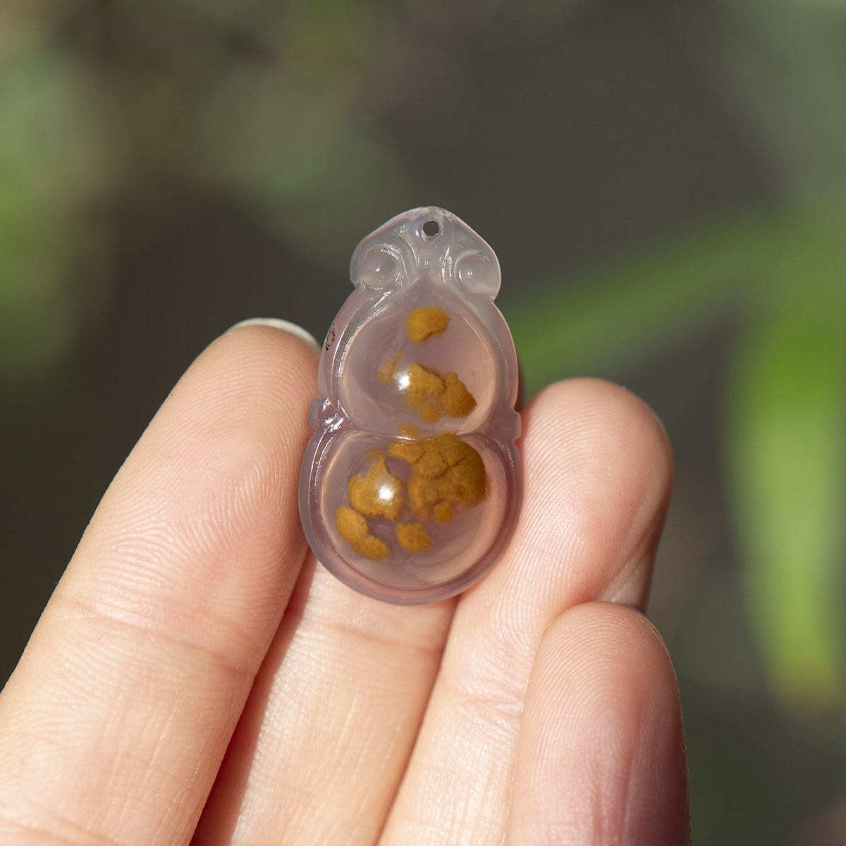 天然帝王紫玛瑙金花雕刻葫芦吊坠
